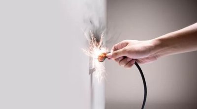 Bakıda 19 yaşlı gənci elektrik cərəyanı vuraraq öldürdü