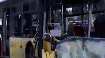 İstanbulda sərnişin avtobusu divara çırpıldı - ölən və yaralılar var - VİDEO