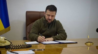Zelenski Aleksandr Kamışini vəzifəsindən AZAD ETDİ
