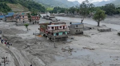 Nepalda daşqınların dağıtdığı ərazini tərk etməyən sadiq it hər kəsi kövrəltdi - FOTO