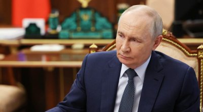 Putin: Rusiya zərər çəkmiş neft emalı zavodlarının əksəriyyətini təmir edib