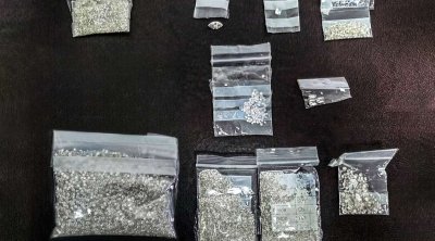 Gömrük nəzarətindən gizlədilən 654,9 karat brilyant qaşlar AŞKARLANDI