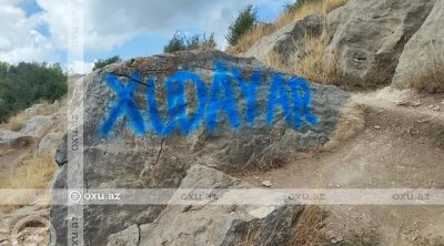Şuşanın qayalarını "xatirə dəftəri"nə çevirdilər &ndash; RƏSMİ AÇIQLAMA - FOTO