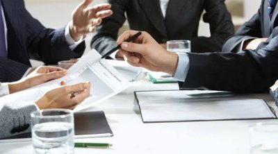Bu qurumda dövlət qulluqçusu statusu ləğv olunur