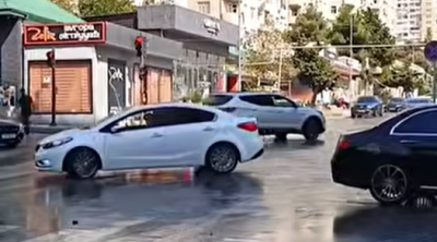 Bakıda kanalizasiya borusu partladı - VİDEO