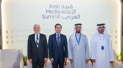 Hikmət Hacıyev Ərəb Mediaforumunun təşkilatçısına TƏŞƏKKÜR ETDİ &ndash; FOTO