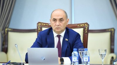 Deputat universitetdən qovulan tələbəni belə müdafiə etdi &ndash; FOTO