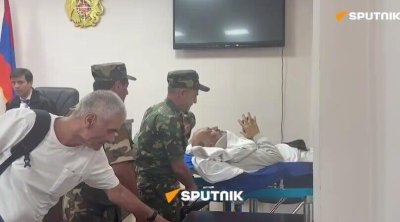 Ermənistanda sabiq nazir məhkəmədən xərəkdə çıxarıldı &ndash; VİDEO
