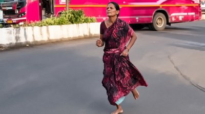 Qızı oxusun deyə ayaqyalın 3 kilometr qaçdı...- Fotolar