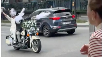 Bakıda bəy və gəlin toya motosikletlə getdi &ndash; VİDEO
