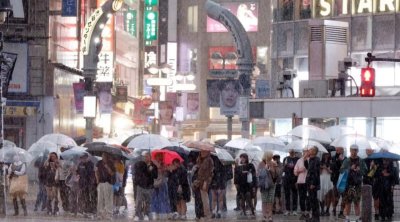 Yaponiyaya güclü tayfun yaxınlaşır: 2 milyon insan təxliyə olunacaq