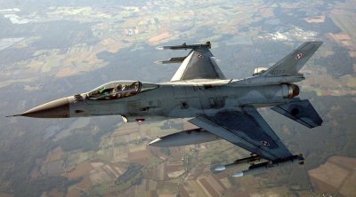 Almaniyada F-16 qırıcısı qəzaya uğradı - VİDEO
