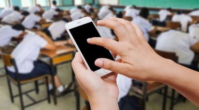 Meksikada məktəblərdə mobil telefondan istifadə QADAĞAN edildi