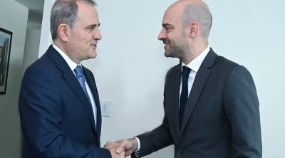 Ceyhun Bayramov fransalı həmkarı ilə regional təhlükəsizliyi müzakirə etdi