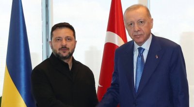 Ərdoğan Zelenski ilə görüşdə Qara dənizdəki ticarət gəmilərinə hücumu pislədi