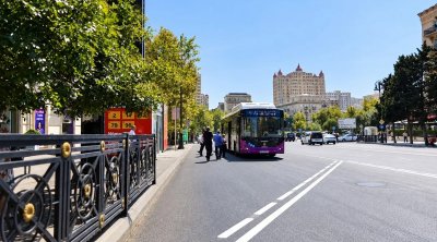 Bakının bu küçəsində xüsusi hərəkət zolağı təşkil edildi &ndash; FOTO