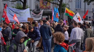 Almaniyada 45 min məktəbli küçələrə çıxdı - &ldquo;Bizi rahat buraxın!&rdquo;