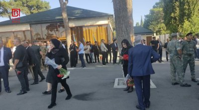 Vətən müharibəsi şəhidlərinin xatirəsi Hərbi Memorial Məzarlıqda yad edilir - FOTO