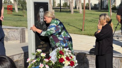 Hərbi Memorial Məzarlıqdan duyğusal görüntülər - FOTO