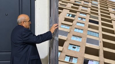 6 il əvvəl pulunu verib mənzil aldı, başına oyun açdılar - Video