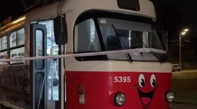 Sərxoş vəziyyətdə tramvayı qaçırdı &ndash; VİDEO