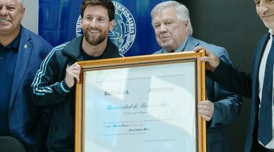 Messi fəxri doktor OLDU - FOTO