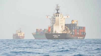 İran Hörmüzü keçən gəmilərə xəbərdarlıq etdi