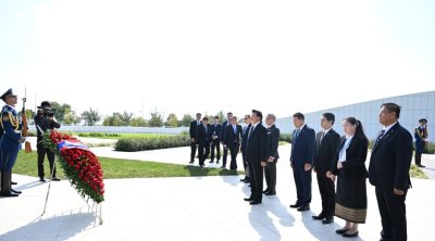 Laos Prezidenti Zəfər parkını ziyarət etdi &ndash; FOTO