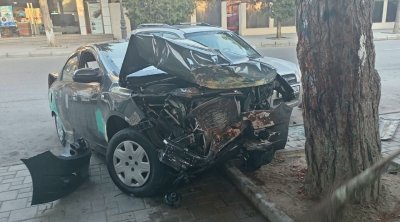 Xaçmazda avtomobil ağaca çırpıldı - FOTO