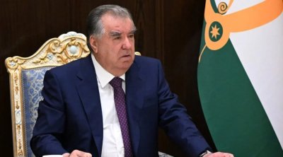 Emoməli Rahmon Bakıya yola düşdü