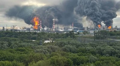 Ukrayna Rusiyanın iki neft emalı zavoduna hücum edib