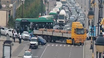 8 Noyabr prospektində nasaz yük maşını hərəkəti məhdudlaşdırdı
