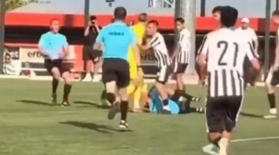 Hakimə hücum etdi, 2 il futboldan uzaqlaşdırıldı - VİDEO