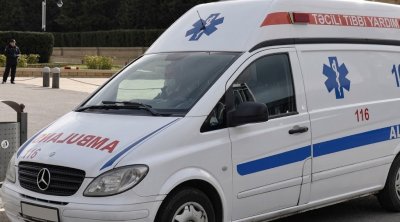 Bakıda təcili yardım maşını ağır qəza törətdi: Ölən var