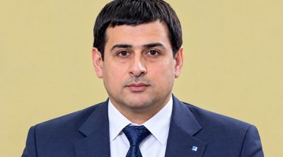 “Emin Axundov iş adamıdır, gəlməyə bilər” dedi - Hakim etiraz etdi