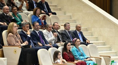 Leyla Əliyeva Arkadağ şəhərində əfsanəvi "Galkynyş" milli atüstü oyunlar qrupunun çıxışını izləyib - FOTO