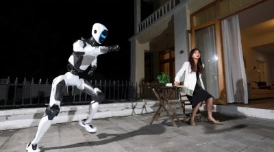 Çində qeyri-adi İXTİRA: Superqəhrəman robot – VİDEO