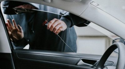 Xırdalanda küçədən oğurladığı avtomobili evə apardı, nömrəsini dəyişdi