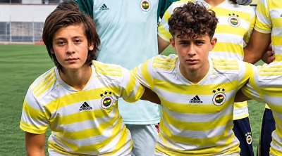 Arda Gülərin uşaqlıq dostu: &ldquo;O dünya ulduzudur, mən isə zərgərlik mağazasında işləyirəm&rdquo; &ndash; FOTO