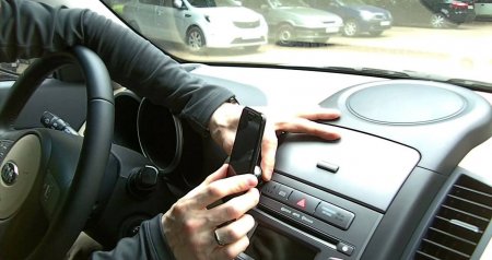 Qəza zamanı avtomobili saxlayıb hadisəni telefonla çəkən sürücülərə MÜRACİƏT