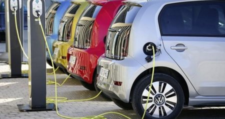 Elektromobillərlə bağlı MÜƏMMA – Batareyaların maşının altında olması yanğın RİSKİNİ ARTIRIR?