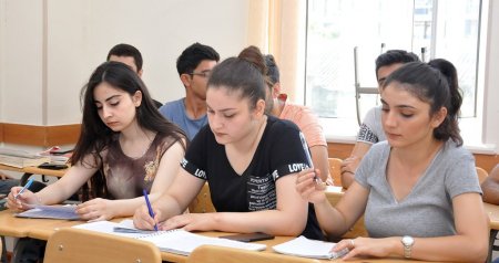 “Bəzi universitetlər qəsdən tələbələri kəsir ki, yayda gəlir mənbələri olsun” – ŞOK İDDİA