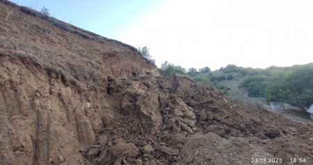 Lerikdə torpaq sürüşməsi BAŞ VERDİ - FOTO