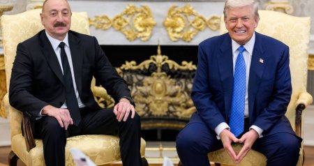 “İlham, siz böyük lidersiniz” - Tramp Prezidentə hədiyyə göndərdi - FOTO