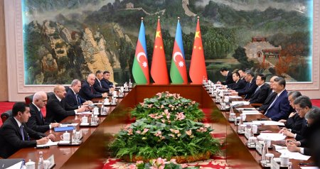 Si Cinpin İlham Əliyevi “Əziz dostum” sözləri ilə salamladı