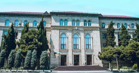 "Orden" və "medal" verən QHT-lərə Ədliyyə Nazirliyi xəbərdarlıq etdi