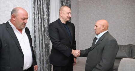 Prezident Xocavənd rayonunun Qırmızı Bazar qəsəbəsində - FOTO