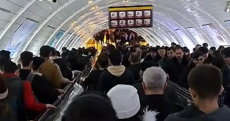 Metronun eskalatorlarında “insan seli” – Bakı Metropoliteni təhlükə riskinə aydınlıq gətirdi