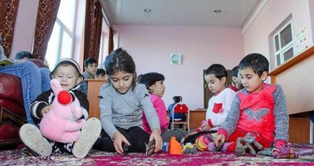 Məktəb yaşında, amma təhsildən uzaq - Sənədsiz uşaqların ACI TALEYİ