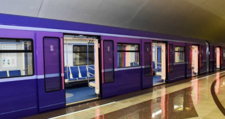 Bakı metrosunda PROBLEM: Qatar gecikdi